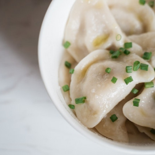 Tradycyjne pierogi z kapustą i grzybami