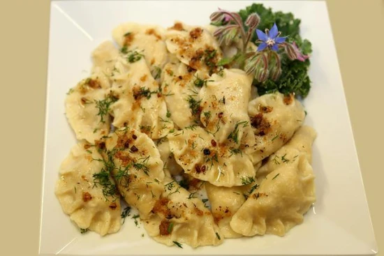 Pyszne pierożki z ziemniakami i kapustą kiszoną