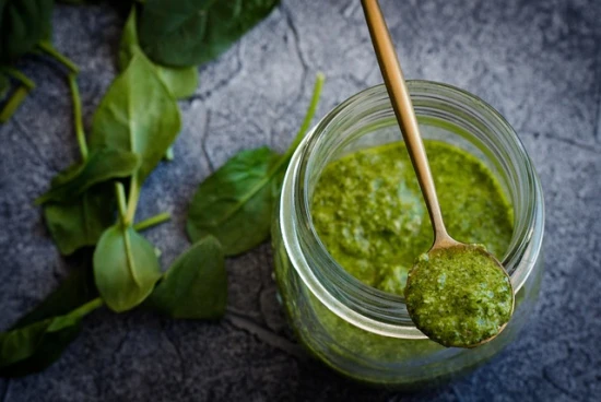 Przepis na domowe pesto