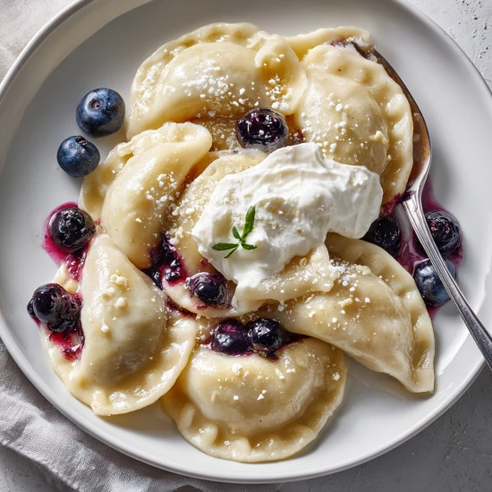 🫐 Pierogi z jagodami i śmietaną