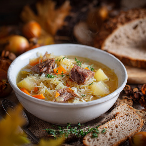 🥘 Kapuśniak na żeberkach – tradycyjny jesienny smak